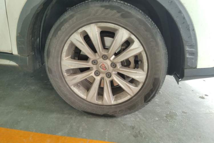 Used Roewe RX5 2018 20T Two-Wheel Drive Automatic Internet Smart Edition Right Front Wheel Hub