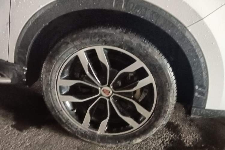 Used Roewe RX5 2018 30T Two-Wheel Drive Automatic Internet Platinum Edition Right Front Wheel Hub