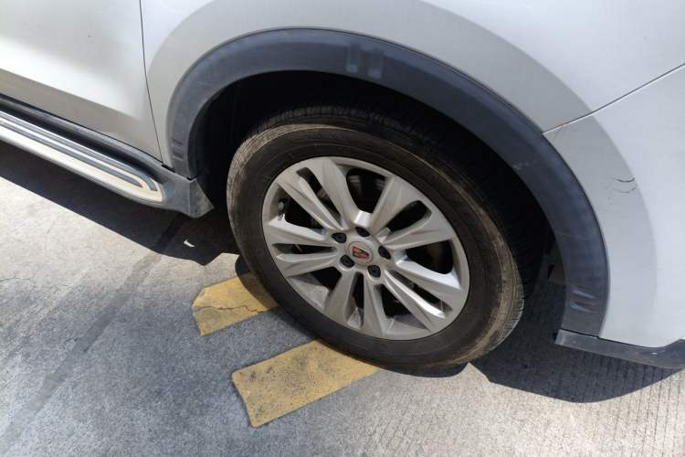 Used Roewe RX5 2018 20T Two-Wheel Drive Automatic Internet Smart Edition Right Front Wheel Hub