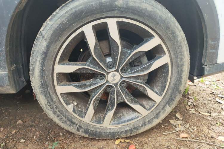 Used Roewe RX5 2018 20T Two-Wheel Drive Manual Internet Smart Edition Right Front Wheel Hub