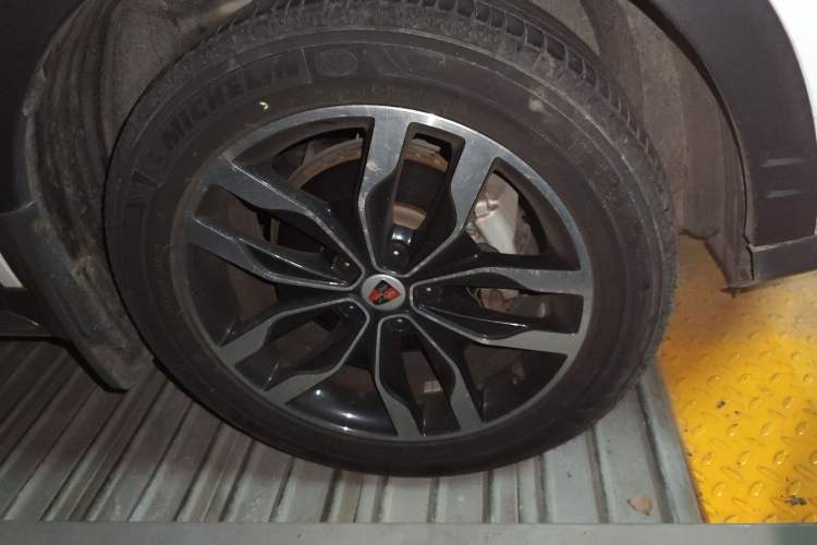 Used Roewe RX5 2018 20T Two-Wheel Drive Automatic Internet Smart Edition Right Front Wheel Hub