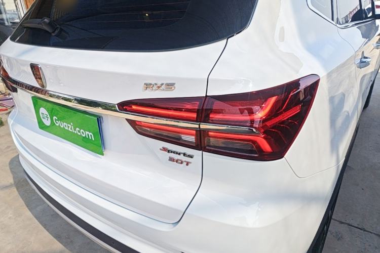 Used Roewe RX5 2018 30T Two-Wheel Drive Automatic Internet Platinum Edition Right Rear Taillight