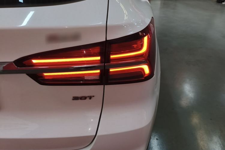 Used Roewe RX5 2018 20T Two-Wheel Drive Automatic Internet Smart Edition Right Rear Taillight