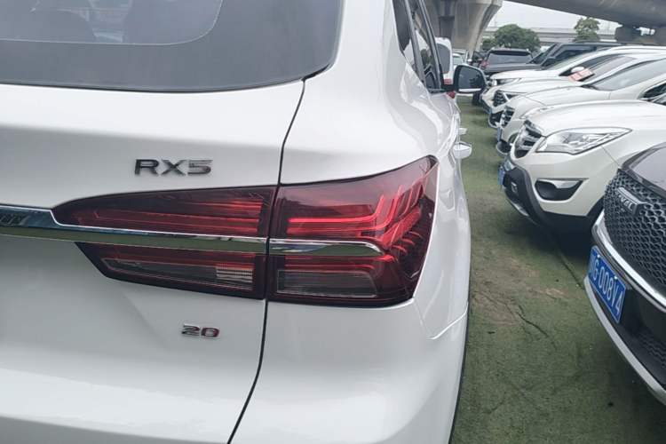 Used Roewe RX5 2018 20T Two-Wheel Drive Automatic Internet Smart Luxury Edition Right Rear Taillight
