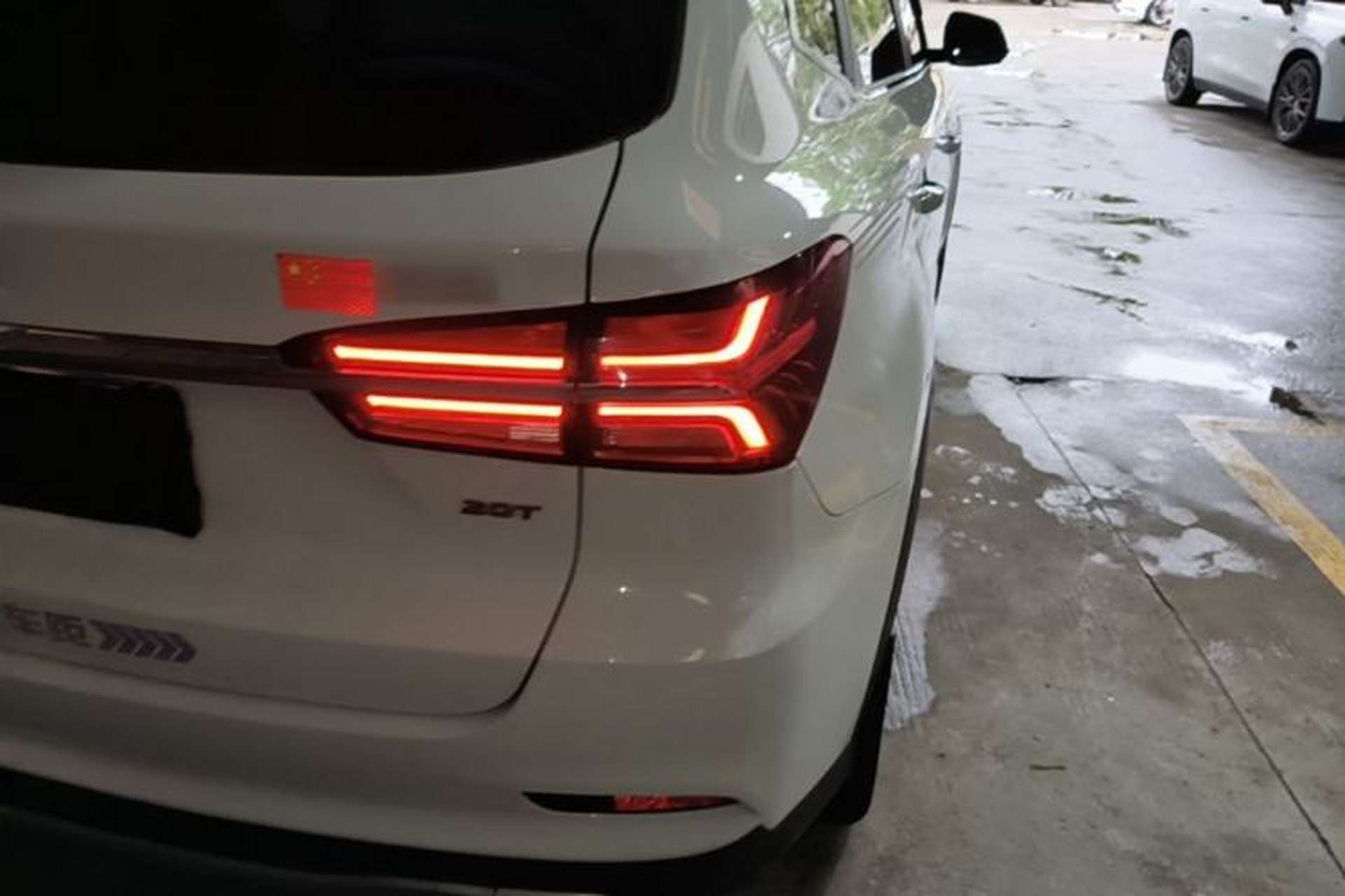 Used Roewe RX5 2018 20T Two-Wheel Drive Automatic Flagship Edition Right Rear Taillight