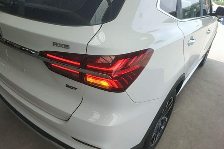 Used Roewe RX5 2018 20T Two-Wheel Drive Automatic Internet Smart Edition Right Rear Taillight