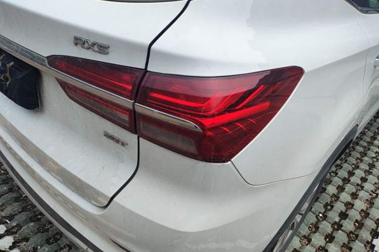 Used Roewe RX5 2018 20T Two-Wheel Drive Automatic Flagship Edition Right Rear Taillight