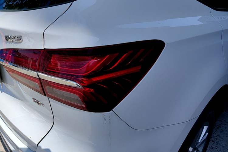 Used Roewe RX5 2018 20T Two-Wheel Drive Automatic Flagship Edition Right Rear Taillight