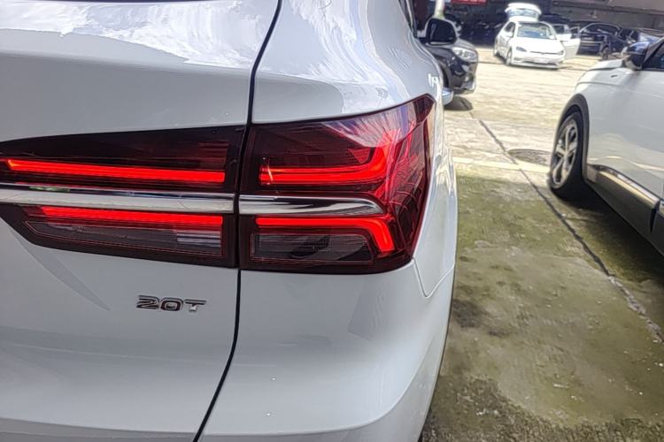 Used Roewe RX5 2018 20T Two-Wheel Drive Automatic Flagship Edition Right Rear Taillight