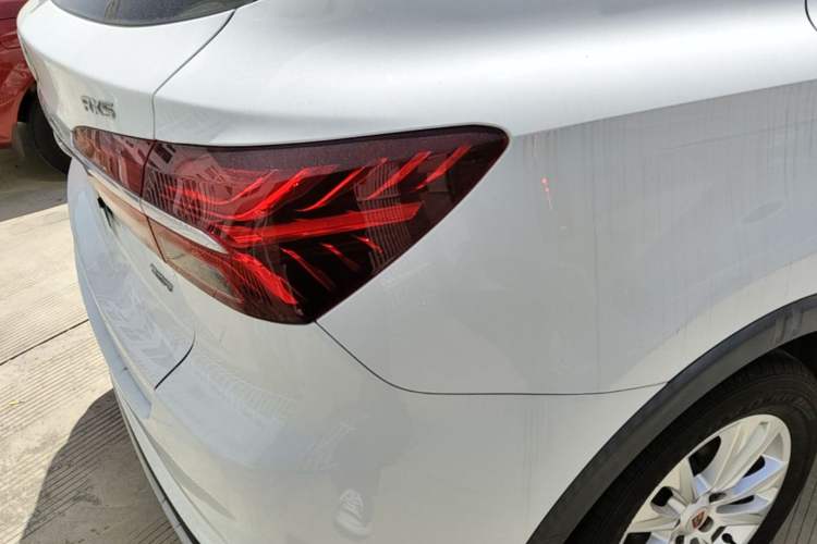 Used Roewe RX5 2018 20T Two-Wheel Drive Automatic Flagship Edition Right Rear Taillight