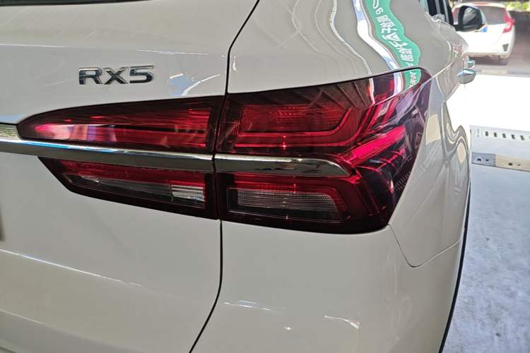 Used Roewe RX5 2018 30T Two-Wheel Drive Automatic Internet Platinum Edition Right Rear Taillight