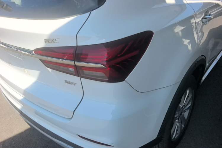 Used Roewe RX5 2018 20T Two-Wheel Drive Automatic Flagship Edition Right Rear Taillight