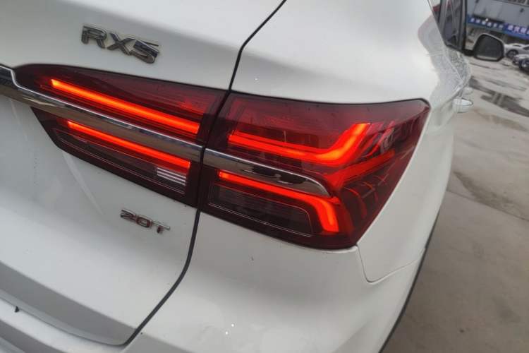 Used Roewe RX5 2018 20T Two-Wheel Drive Automatic Flagship Edition Right Rear Taillight