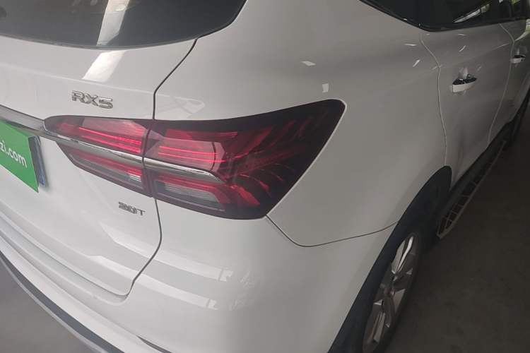 Used Roewe RX5 2018 20T Two-Wheel Drive Automatic Flagship Edition Right Rear Taillight