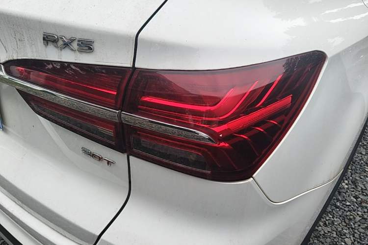 Used Roewe RX5 2018 20T Two-Wheel Drive Automatic Flagship Edition Right Rear Taillight