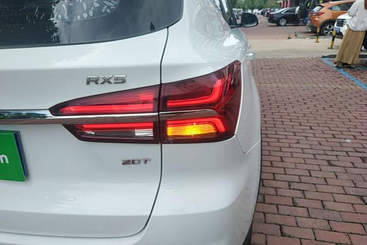 Used Roewe RX5 2018 20T Two-Wheel Drive Automatic Internet Smart Edition Right Rear Taillight