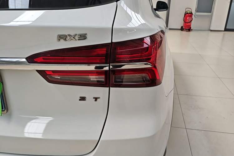 Used Roewe RX5 2018 20T Two-Wheel Drive Automatic Flagship Edition Right Rear Taillight