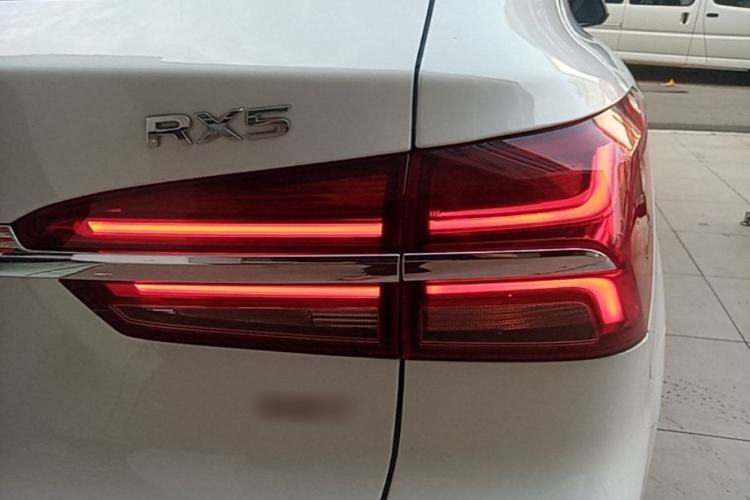 Used Roewe RX5 2018 20T Two-Wheel Drive Automatic Internet Smart Edition Right Rear Taillight