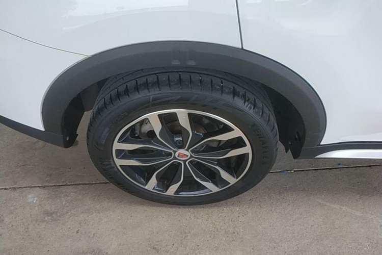 Used Roewe RX5 2018 20T Two-Wheel Drive Automatic Internet Smart Edition Right Rear Wheel Hub