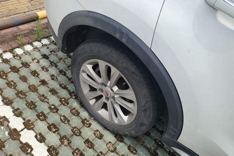 Used Roewe RX5 2018 20T Two-Wheel Drive Automatic Flagship Edition Right Rear Wheel Hub