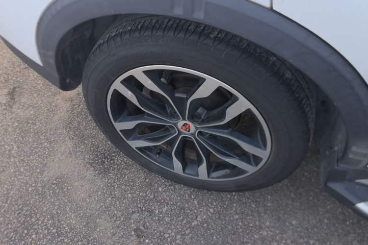Used Roewe RX5 2018 20T Two-Wheel Drive Manual Internet Smart Edition Right Rear Wheel Hub