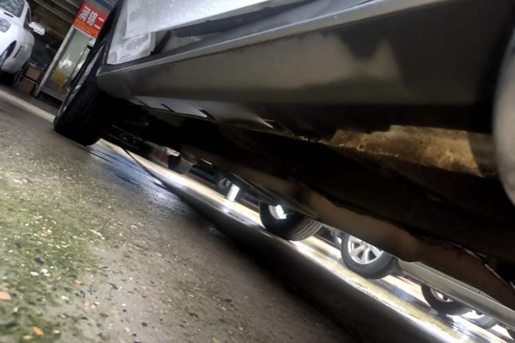 Used Roewe RX5 2018 20T Two-Wheel Drive Automatic Flagship Edition Right Side Sill