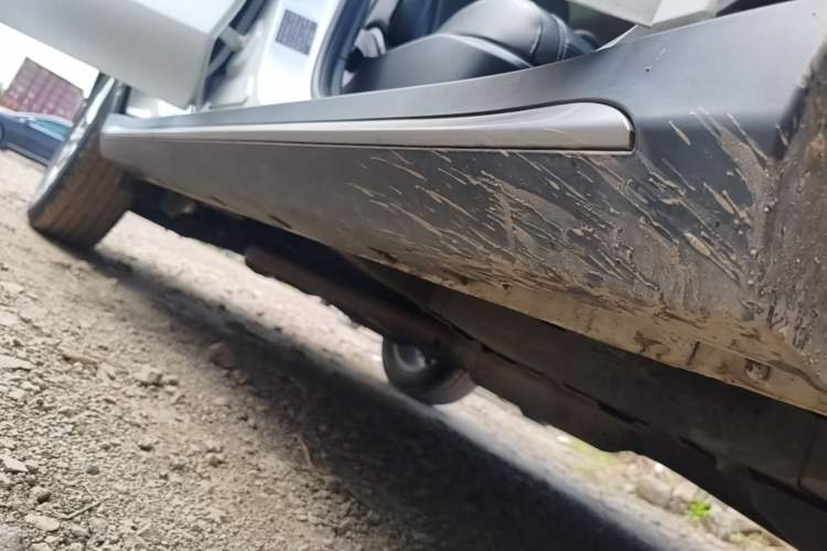 Used Roewe RX5 2018 20T Two-Wheel Drive Automatic Internet Smart Edition Right Side Sill