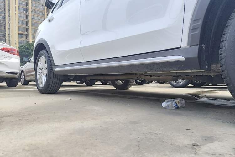 Used Roewe RX5 2018 20T Two-Wheel Drive Automatic Flagship Edition Right Side Sill