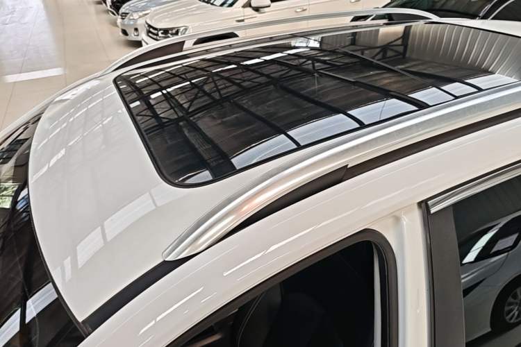 Used Roewe RX5 2018 20T Two-Wheel Drive Automatic Flagship Edition Roof