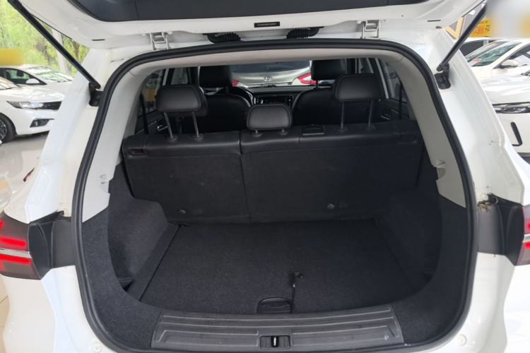 Used Roewe RX5 2018 20T Two-Wheel Drive Manual Internet Smart Edition Trunk