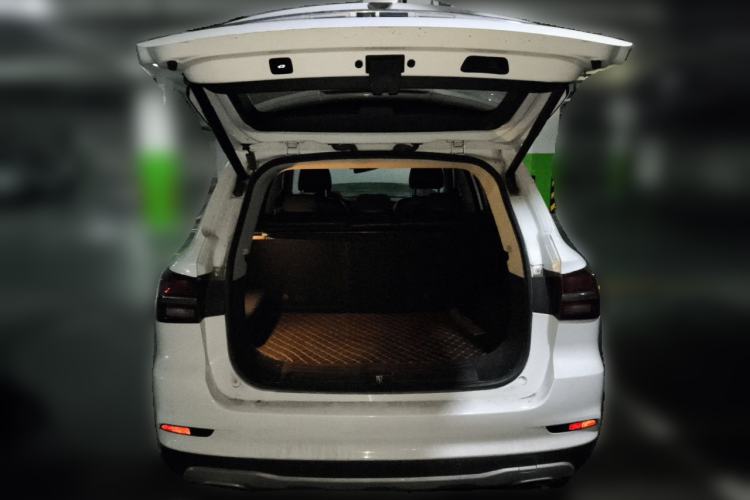 Used Roewe RX5 2018 20T Two-Wheel Drive Manual Internet Smart Edition Trunk