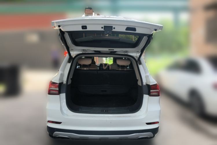 Used Roewe RX5 2018 20T Two-Wheel Drive Automatic Internet Smart Edition Trunk