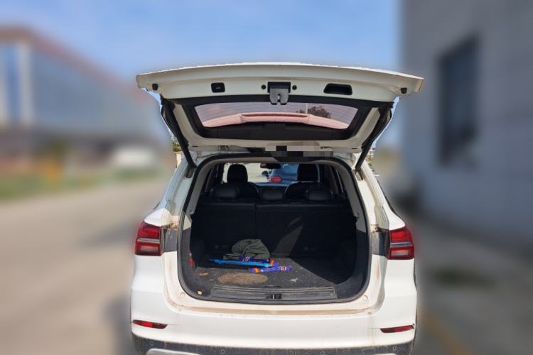 Used Roewe RX5 2018 30T Two-Wheel Drive Automatic Internet Smart Edition Trunk