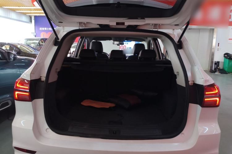 Used Roewe RX5 2018 20T Two-Wheel Drive Automatic Internet Smart Edition Trunk