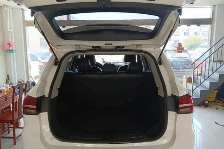 Used Roewe RX5 2018 20T Two-Wheel Drive Manual Flagship Edition Trunk