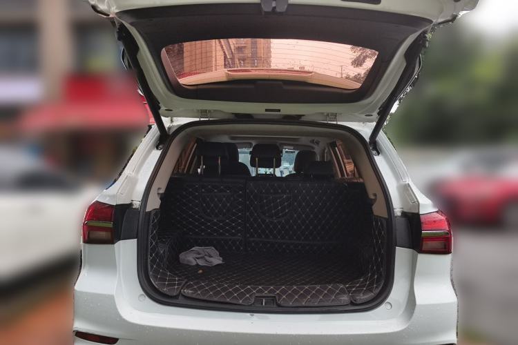 Used Roewe RX5 2018 20T Two-Wheel Drive Automatic Internet Smart Edition Trunk