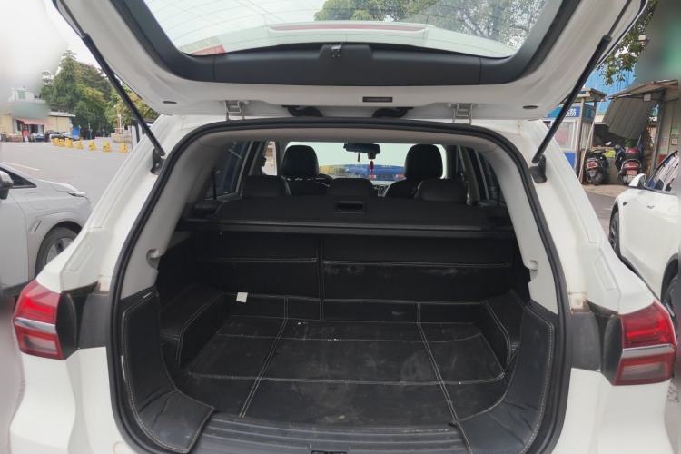 Used Roewe RX5 2018 20T Two-Wheel Drive Automatic Flagship Edition Trunk