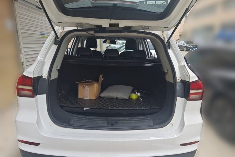 Used Roewe RX5 2018 20T Two-Wheel Drive Automatic Flagship Edition Trunk