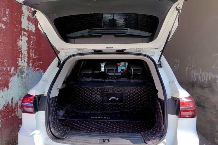 Used Roewe RX5 2018 20T Two-Wheel Drive Automatic Flagship Edition Trunk