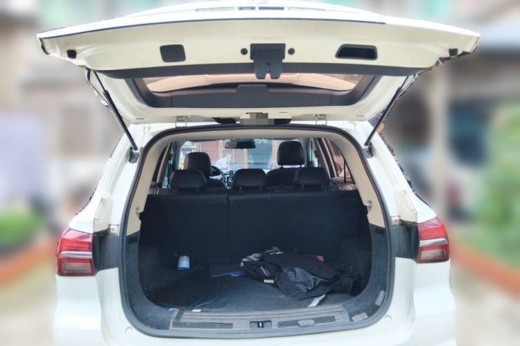 Used Roewe RX5 2018 20T Two-Wheel Drive Manual Internet Smart Edition Trunk