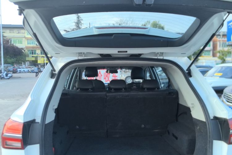 Used Roewe RX5 2018 20T Two-Wheel Drive Manual Internet Smart Edition Trunk