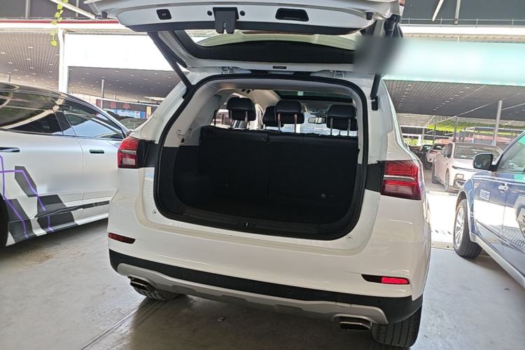 Used Roewe RX5 2018 30T Two-Wheel Drive Automatic Internet Platinum Edition Trunk