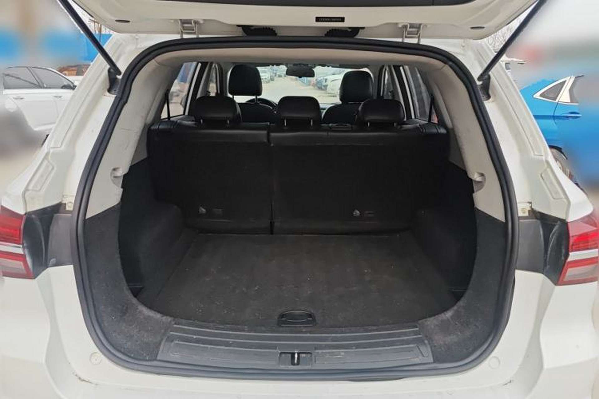 Used Roewe RX5 2018 20T Two-Wheel Drive Automatic Internet Smart Edition Trunk