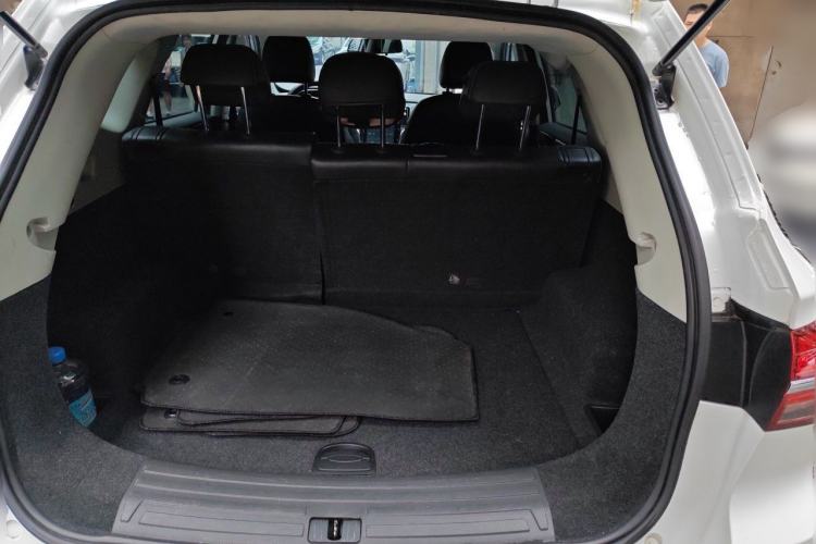 Used Roewe RX5 2018 20T Two-Wheel Drive Automatic Internet Smart Edition Trunk