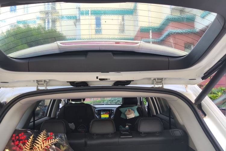 Used Roewe RX5 2018 30T Two-Wheel Drive Automatic Internet Platinum Edition Trunk