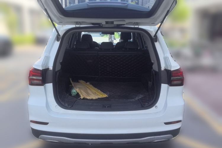 Used Roewe RX5 2018 20T Two-Wheel Drive Manual Flagship Edition Trunk