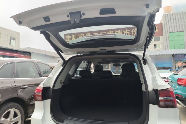 Used Roewe RX5 2018 20T Two-Wheel Drive Automatic Internet Smart Edition Trunk