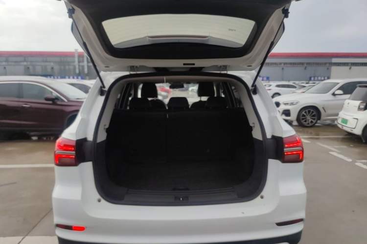 Used Roewe RX5 2018 20T Two-Wheel Drive Automatic Flagship Edition Trunk