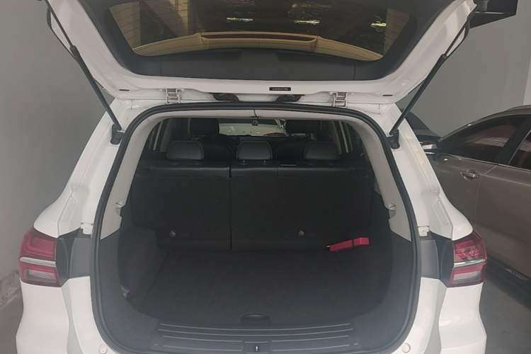 Used Roewe RX5 2018 20T Two-Wheel Drive Automatic Flagship Edition Trunk