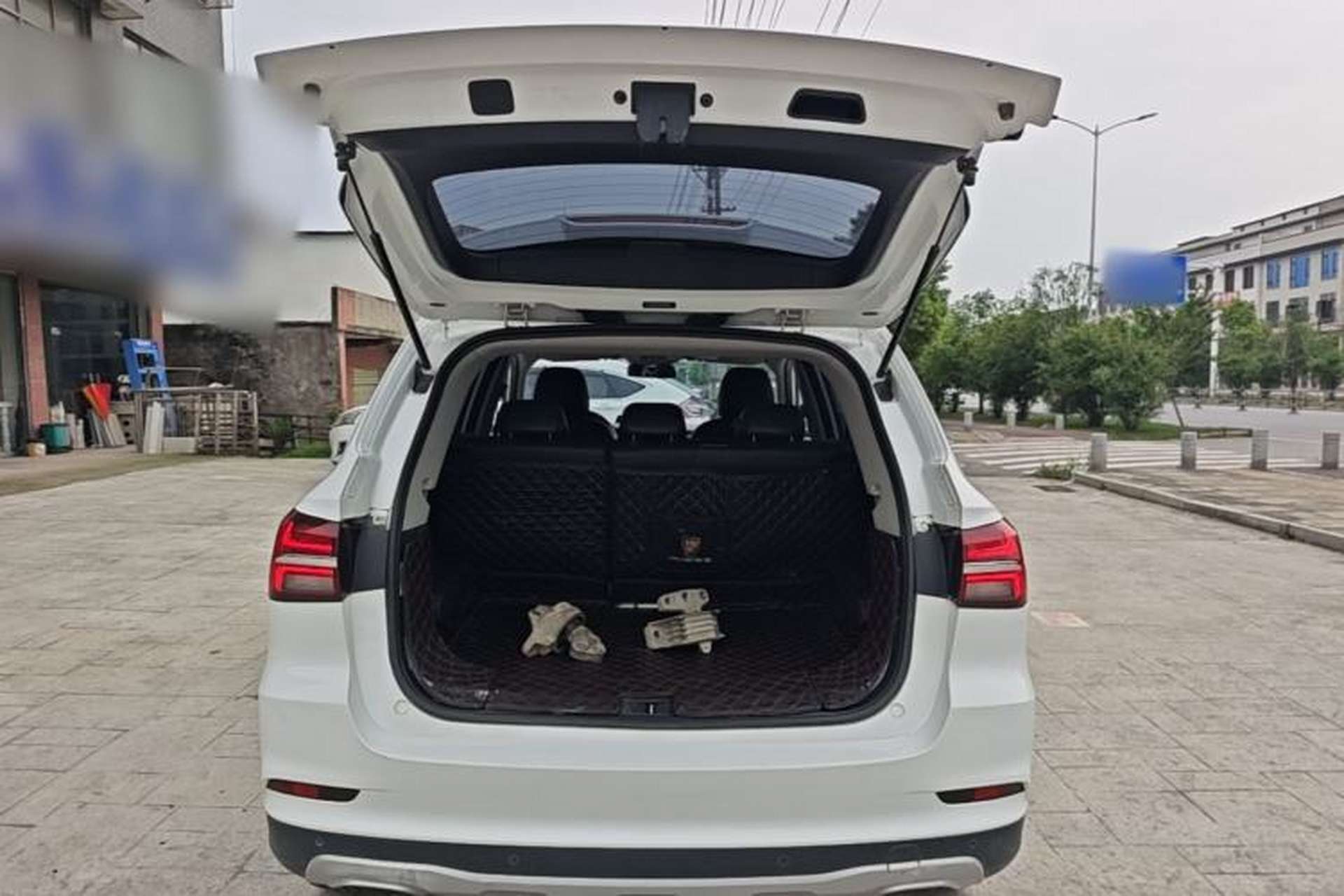 Used Roewe RX5 2018 20T Two-Wheel Drive Automatic Flagship Edition Trunk